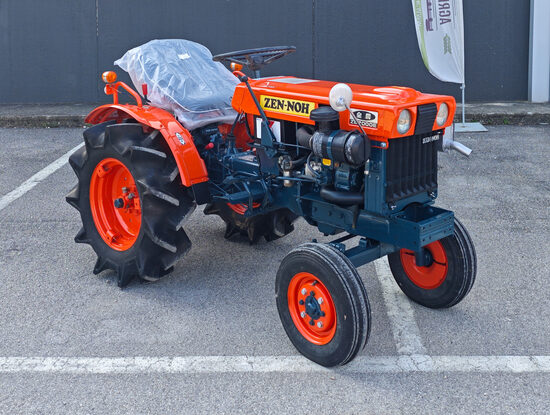 ✅ KUBOTA B7000E Trattore Compatto Giapponese, 100% Ricondizionato, Motore Diesel KUBOTA 2 cl, Zavorre Anteriore, Attacco a 3 Punti, Gomme Nuove, Consegna in Tutta Italia, Garanzia Inclusa